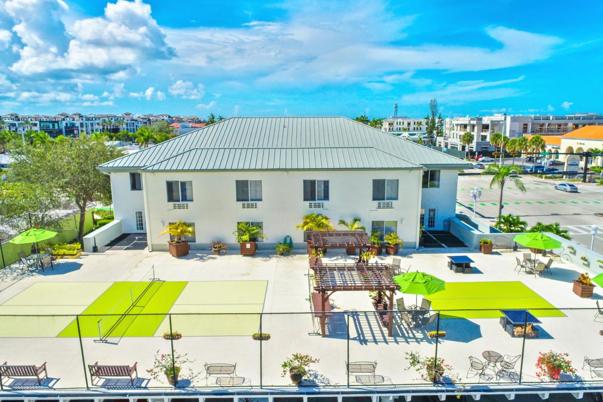 Naples Park Central Hotel ภายนอก รูปภาพ