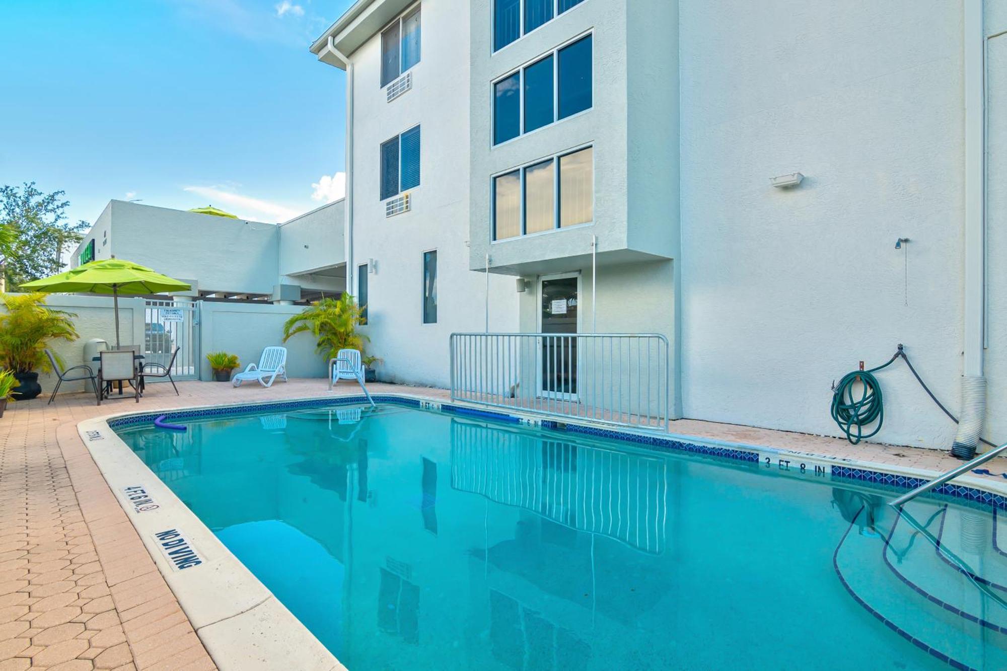 Naples Park Central Hotel ภายนอก รูปภาพ