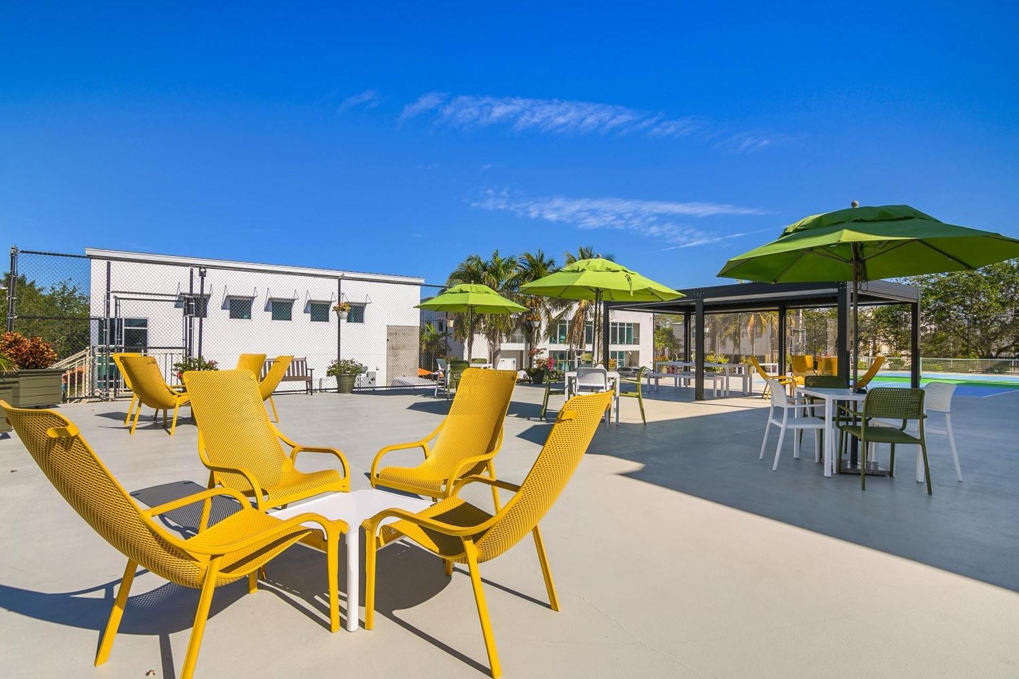 Naples Park Central Hotel ภายนอก รูปภาพ