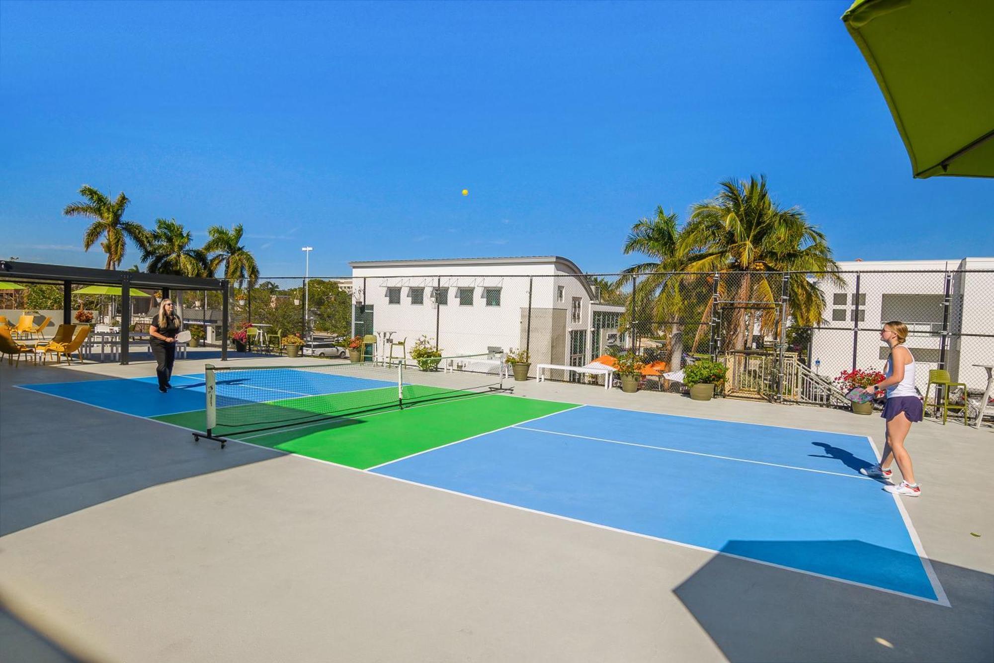 Naples Park Central Hotel ภายนอก รูปภาพ