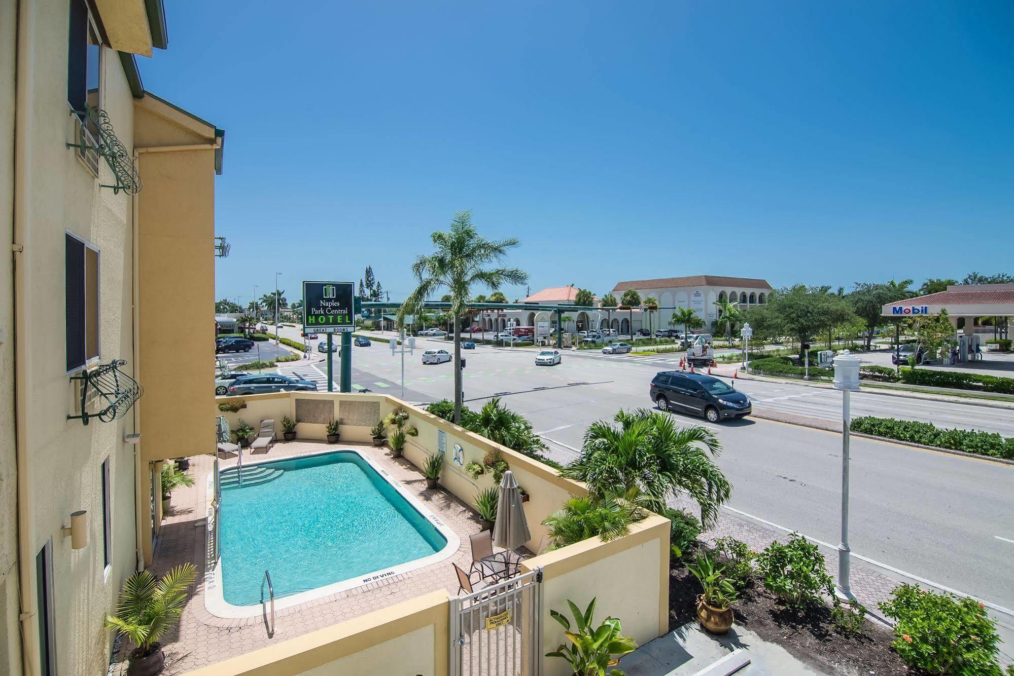 Naples Park Central Hotel ภายนอก รูปภาพ