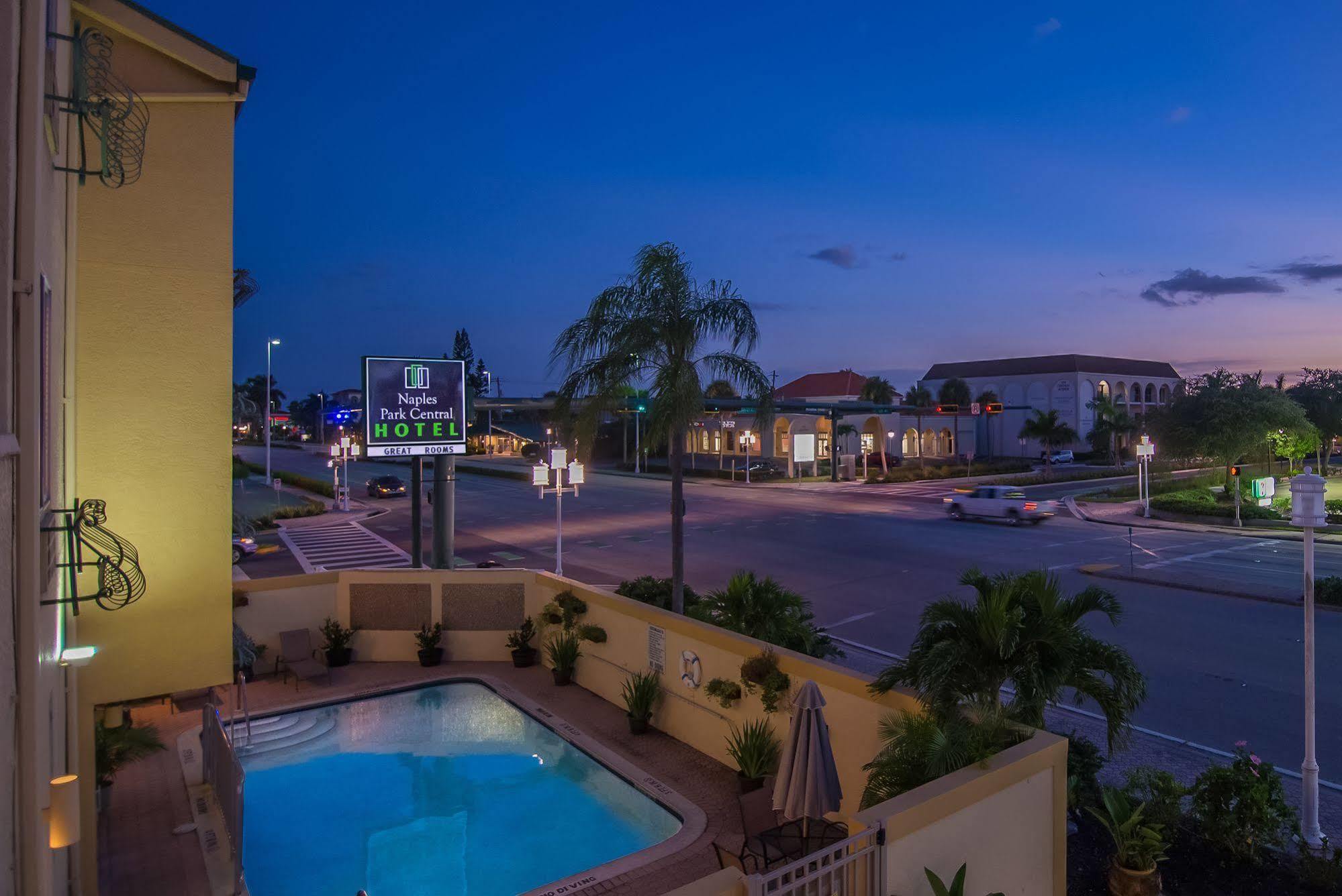 Naples Park Central Hotel ภายนอก รูปภาพ