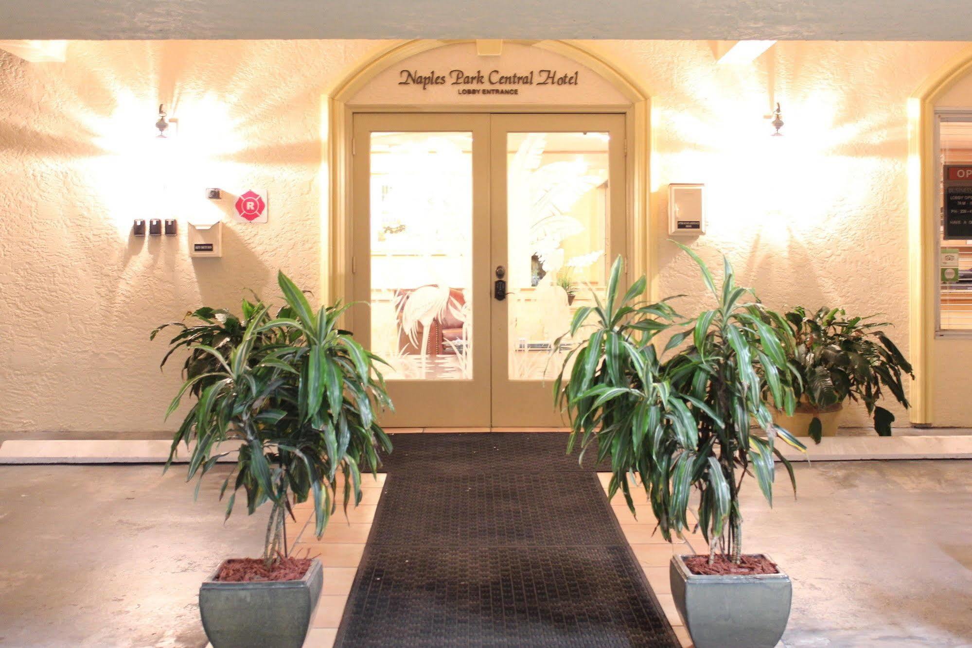 Naples Park Central Hotel ภายนอก รูปภาพ