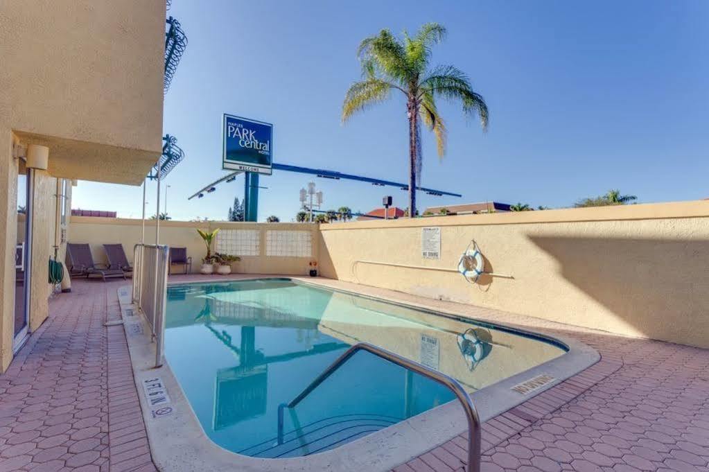 Naples Park Central Hotel ภายนอก รูปภาพ